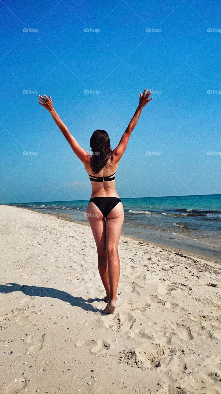 Happy moments at sea, on a deserted island. Hot and sunny summer.