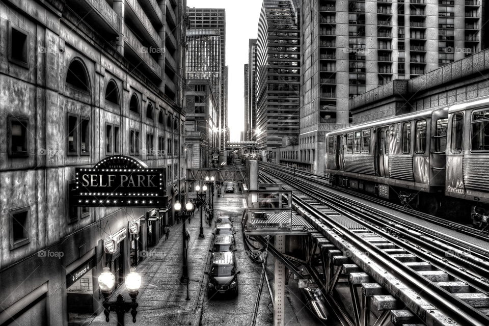 Chicago Subway. Foto by CleanFeetphotography.com of subway platform in Chicago at sunset.