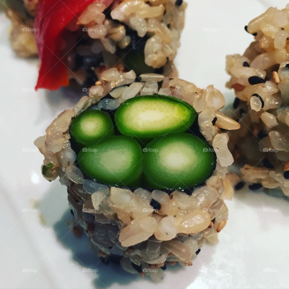 Asparagus sushi roll