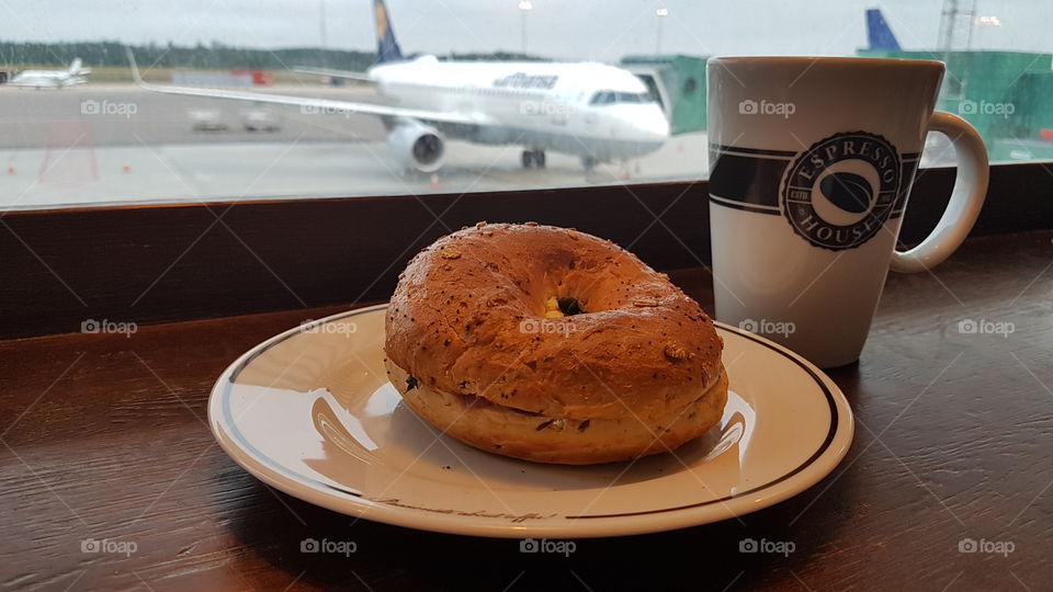 Breakfast åt the airport , vacation