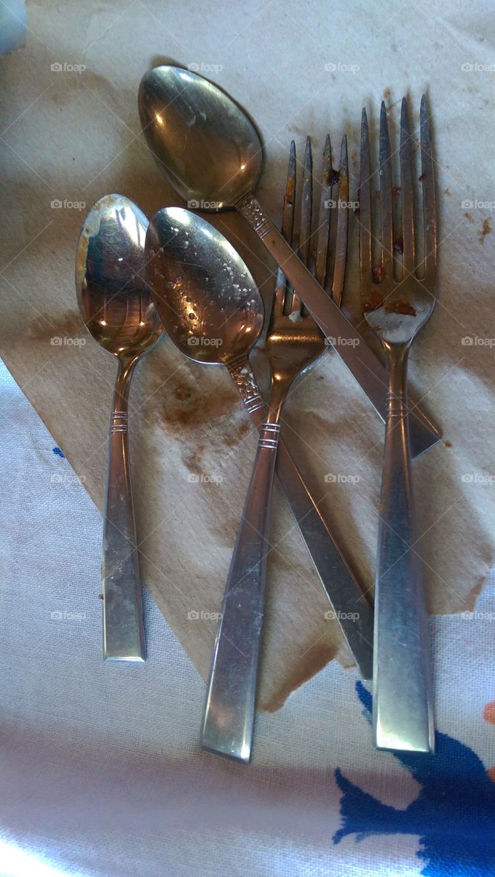 silverware reflecting