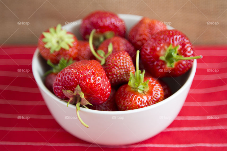 Ripe strawberry in a bowl.