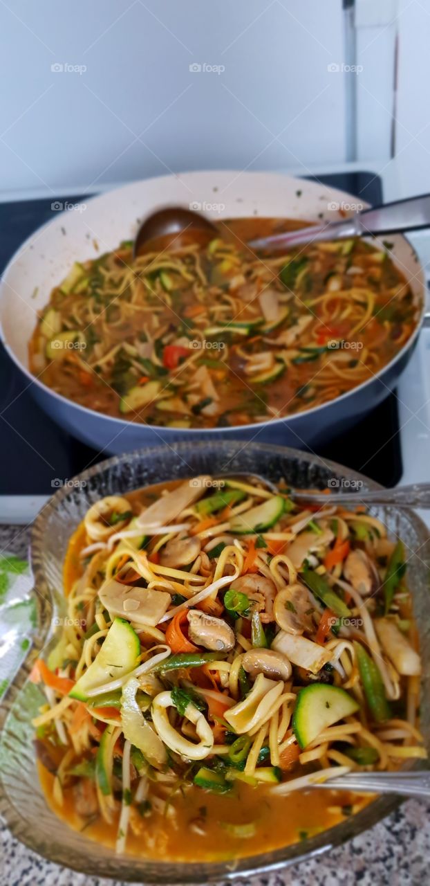 seafood noodle curry