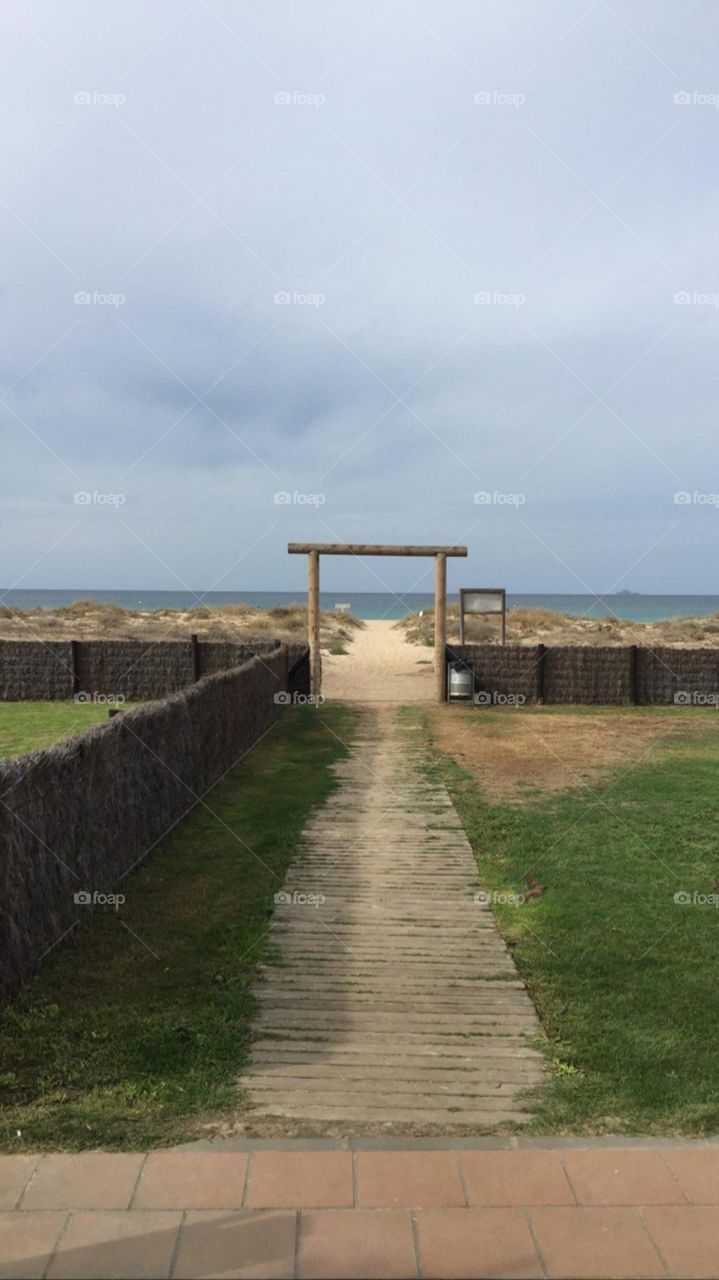 sand path to the paradise beach