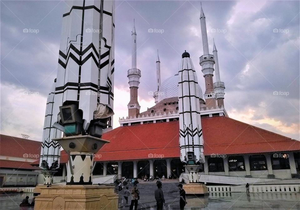 Visitors to the Great Mosque of Central Java (MAJT) on holidays