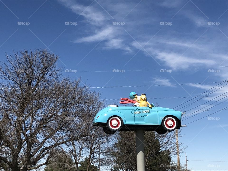 Snoopy and Garfield in a blue car