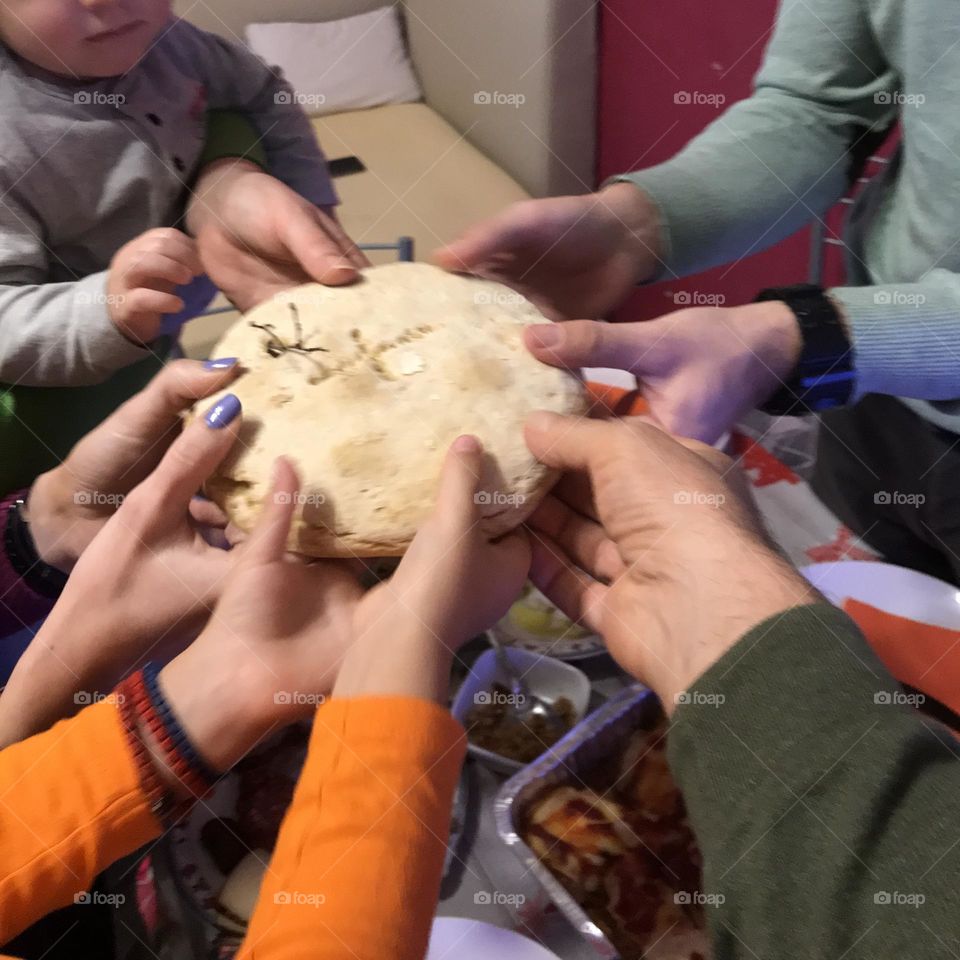 Christmas bread and religious ceremony for the Orthodox Christmas holidays, the family converts Christmas bread