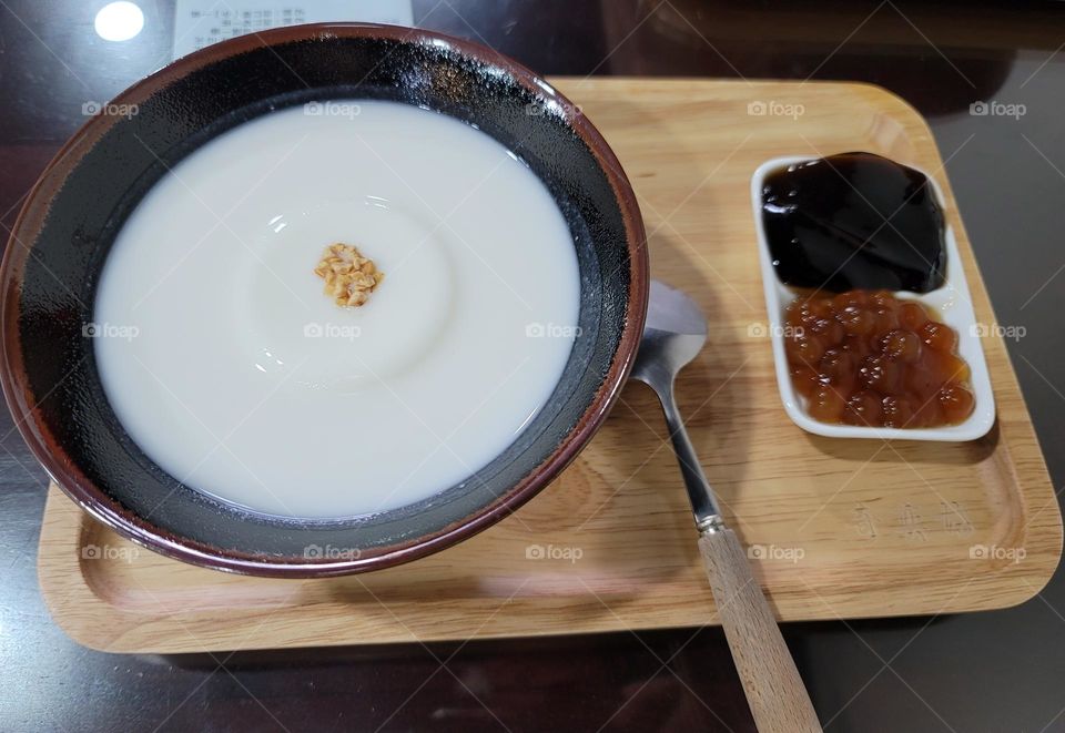 Almond Tofu Jelly with Grass jelly and tapioca ball