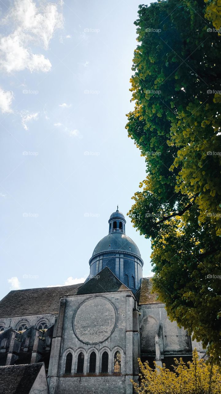 Église Saint-Quiriace, a medieval church in the town of Provins, France.