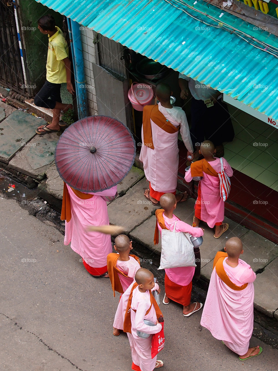 Burmeses nun on the charity walk