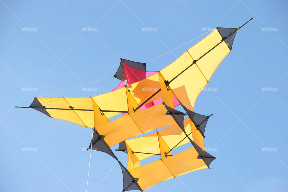 yellow blue kite flying by kshapley