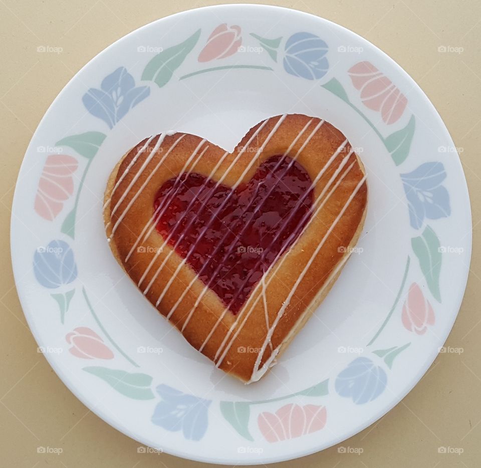 valentine cookie with raspberry jam