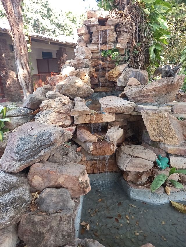 Uma fonte de água.