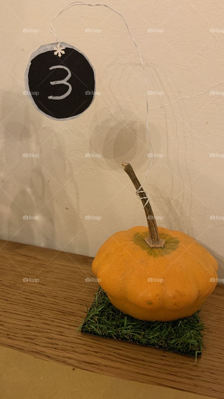 Pumpkin like table counter 