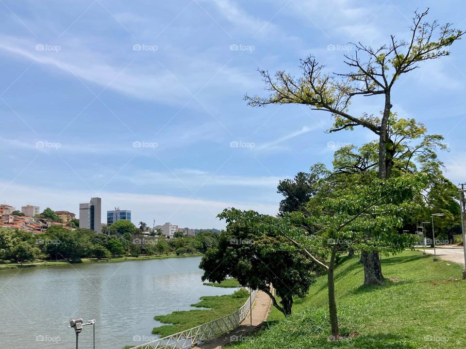 🇺🇸 The tranquility of Lago do Taboão, portrayed in the landscape below.  Staying 5 minutes here is guaranteeing calm… / 🇧🇷 A tranquilidade do Lago do Taboão, retratada na paisagem abaixo. Ficar 5 minutos aqui é garantir calmaria…