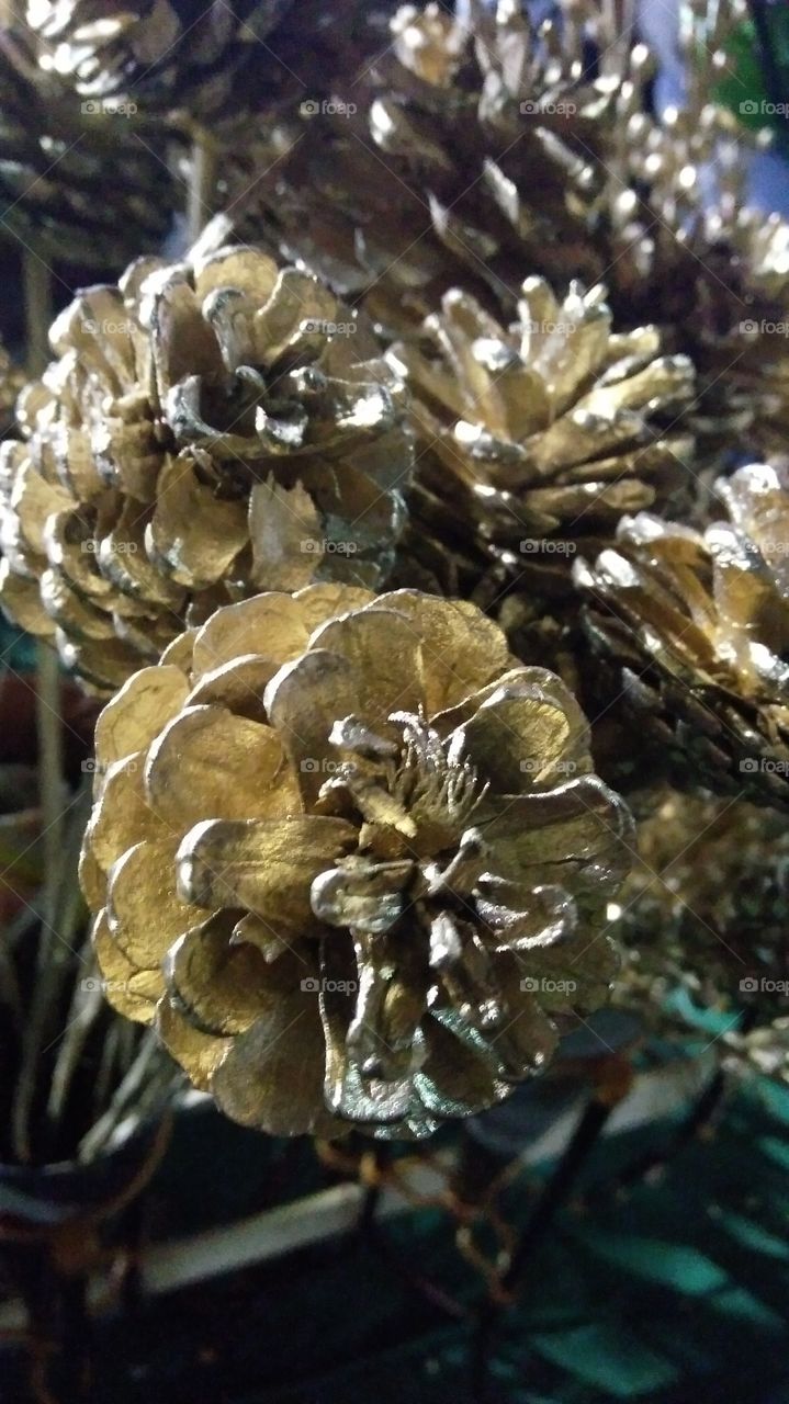 artificial golden flowers
home decoration