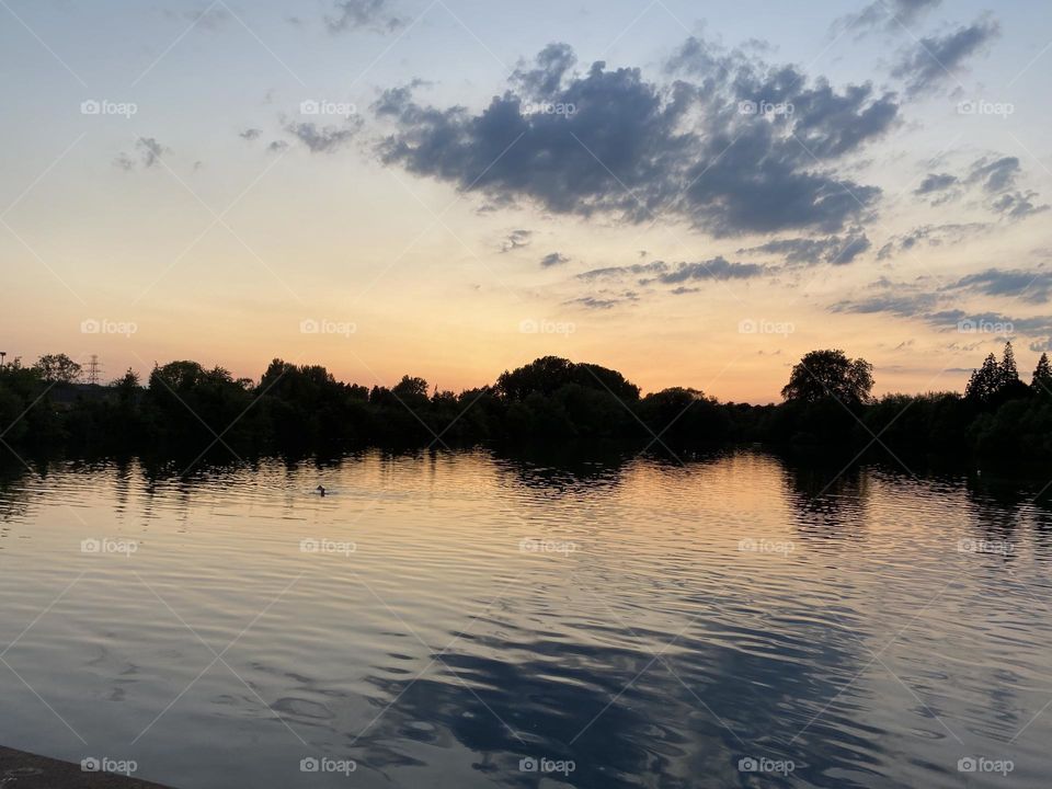 Oxford Hinksey park, ripples break the mirror