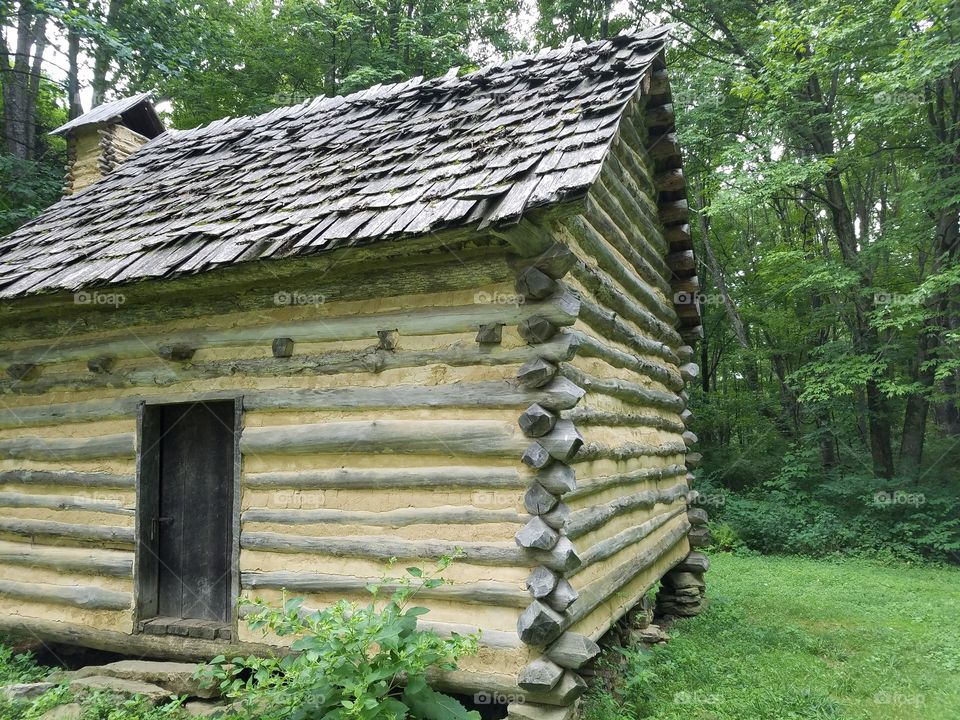 log cabin at Bushy Run Battlefield