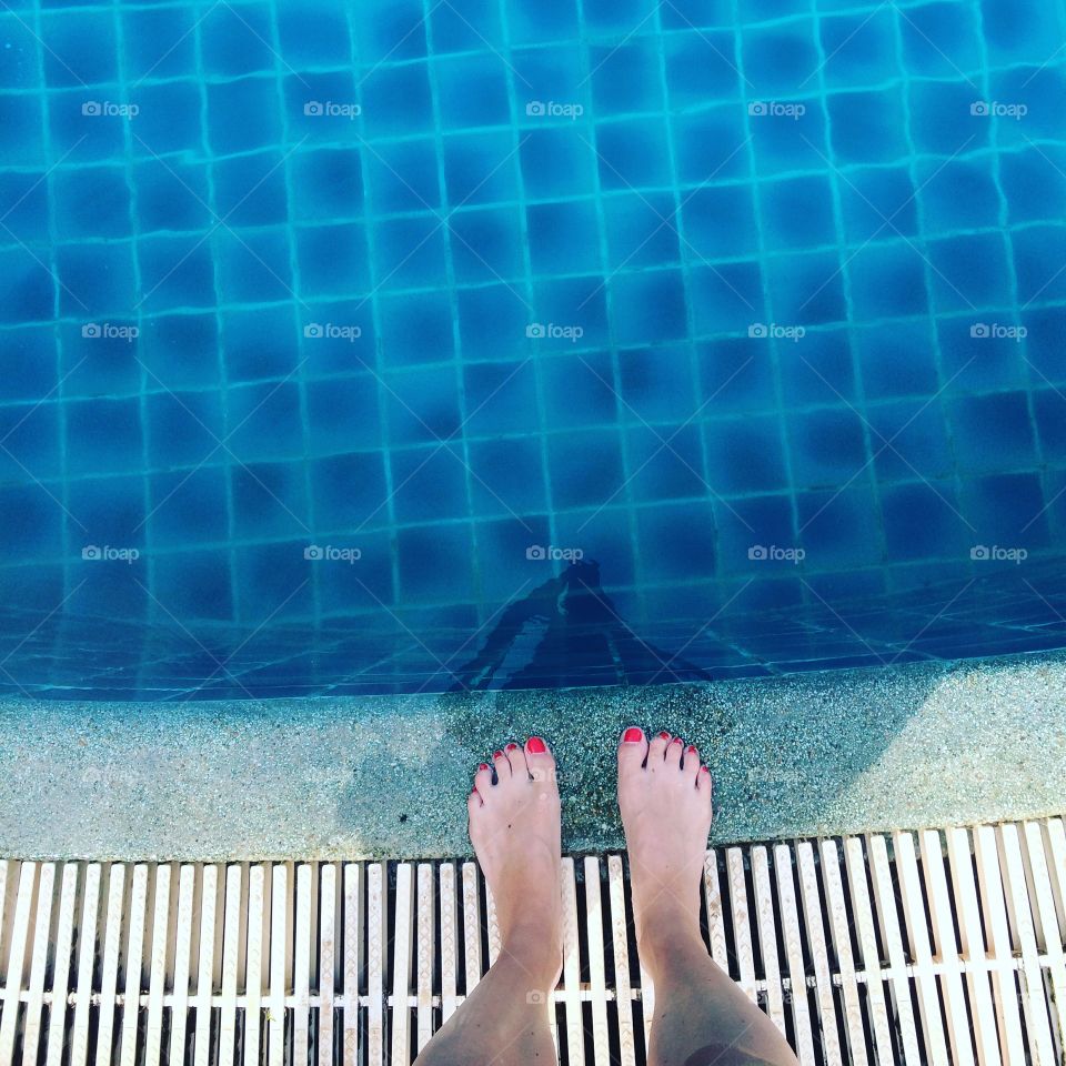 Pool feet