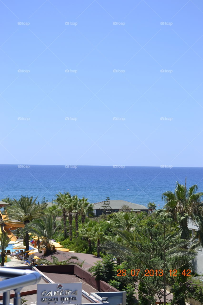 Море из окна