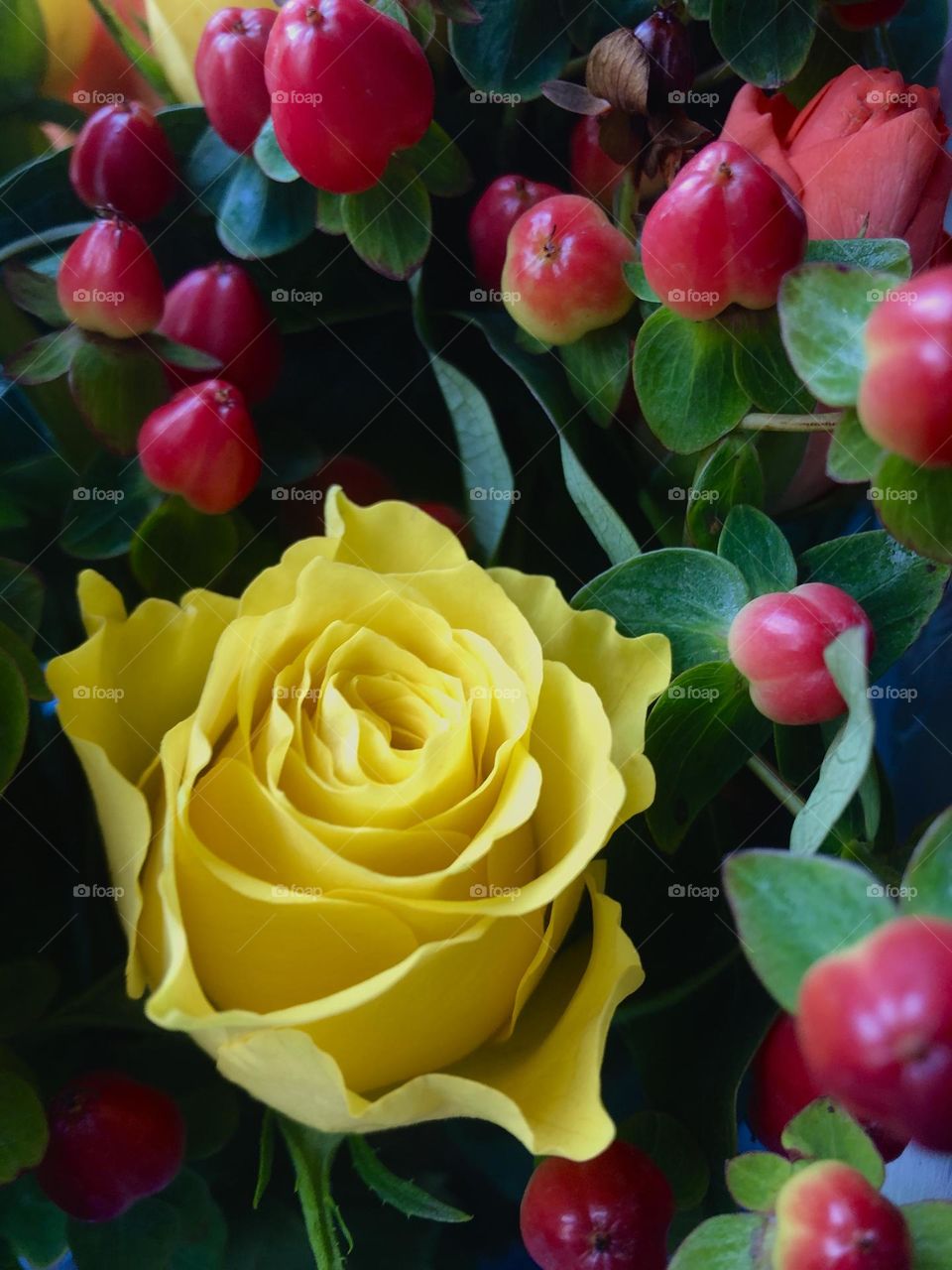 Yellow rose in autumn bouquet