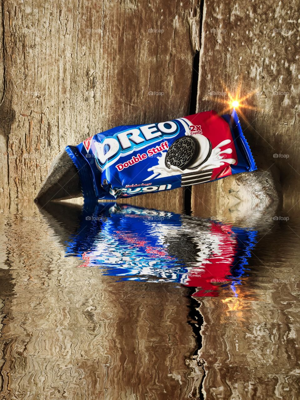 Oreo water reflection 