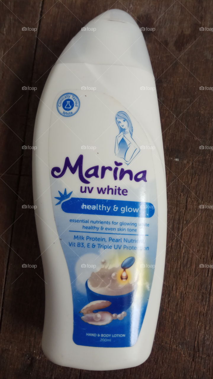 Marina UV white