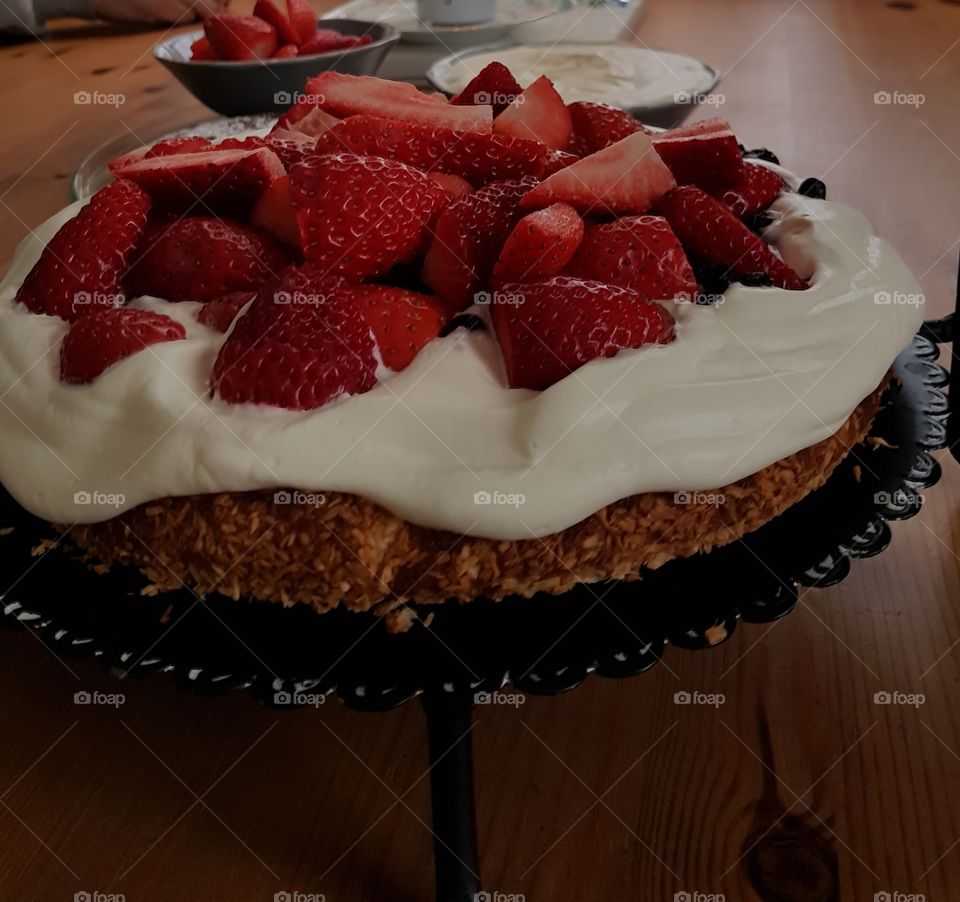 strawberry cake
