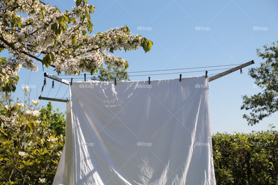 Drying laundry outdoors 