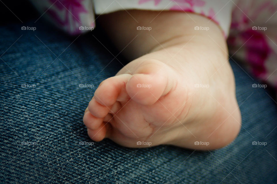baby foot tiny toes by dodsongallery