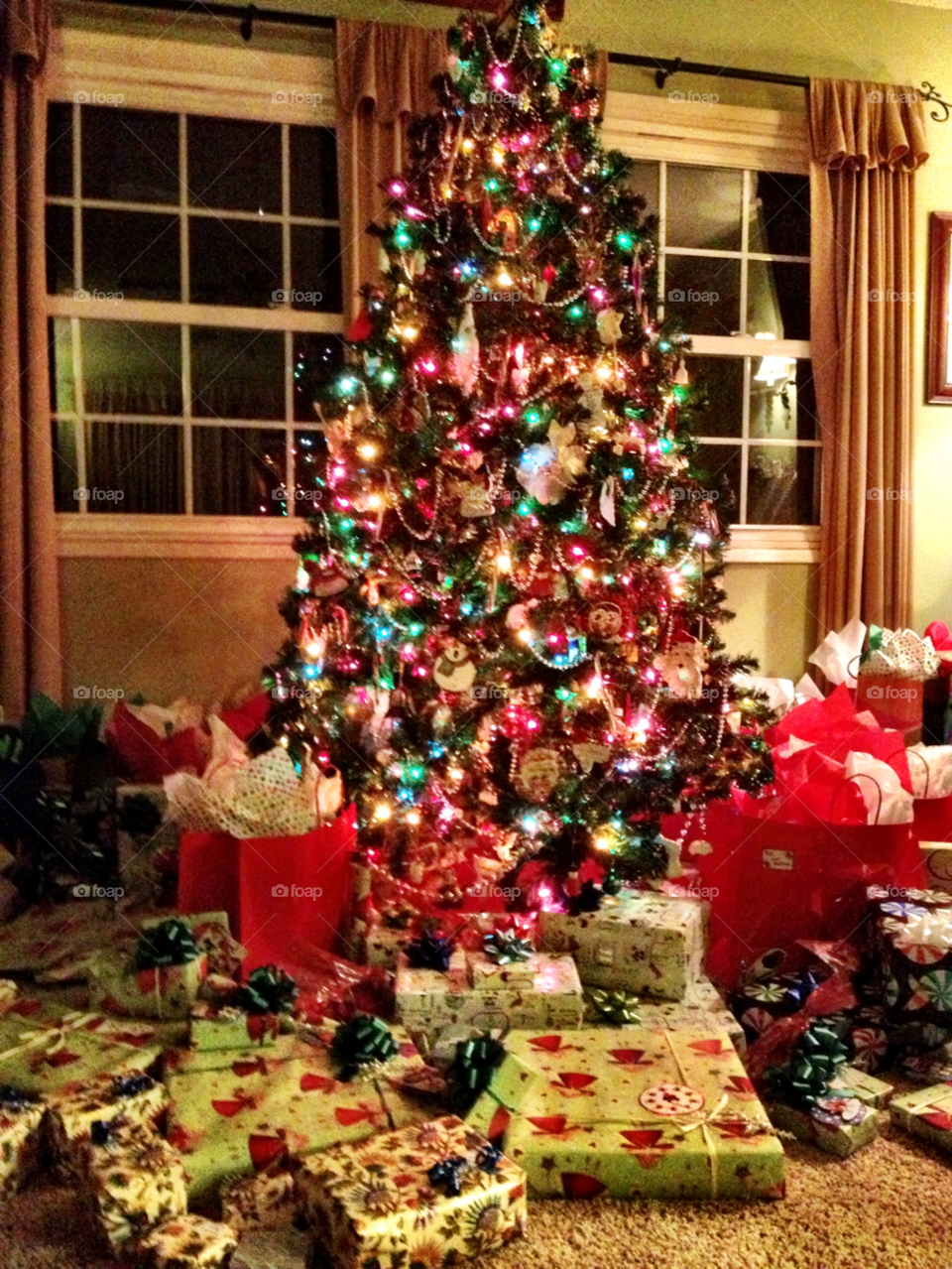 happy tree christmas lights by emmanuelgr