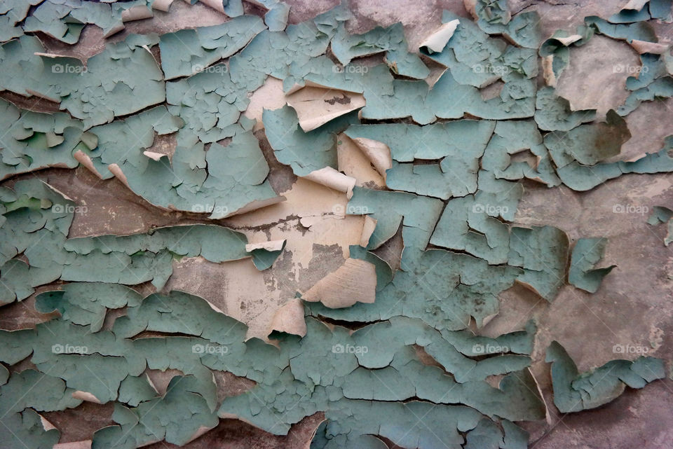 Peeling wall 