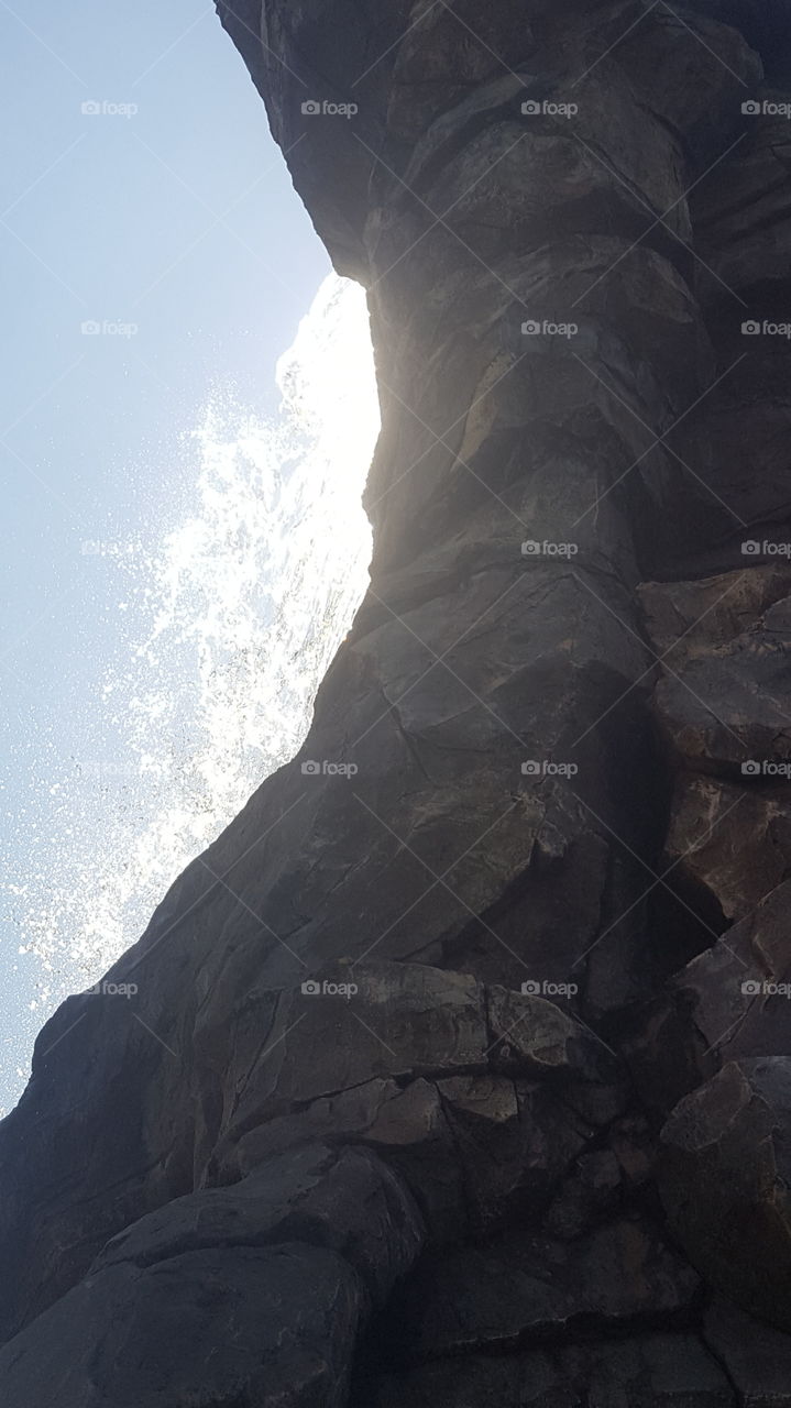 Wasser trift auf Licht.