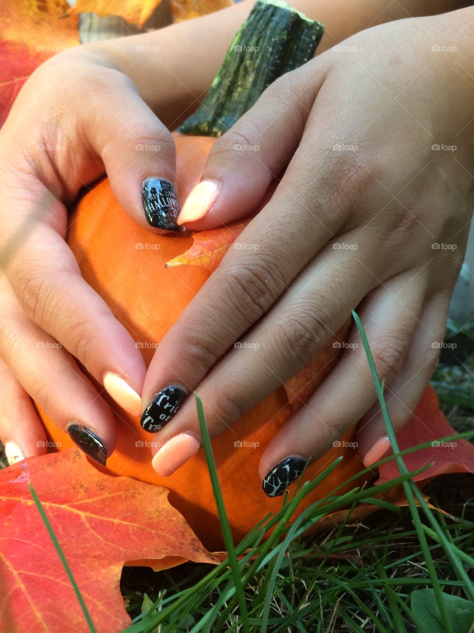 Halloween nails And pumpkin leafs 