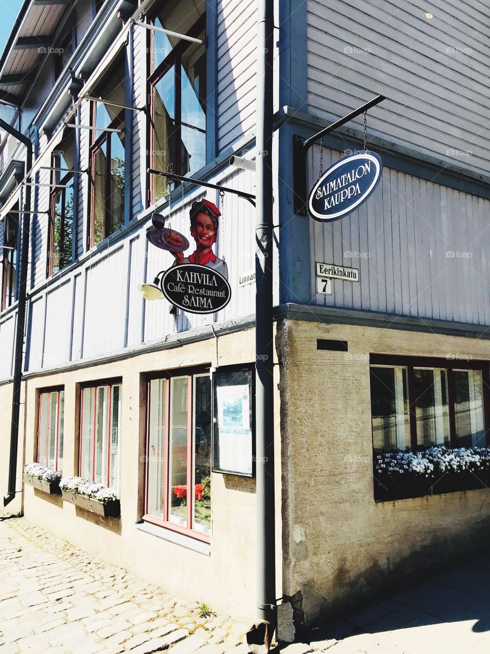 cafe in the old part of Savonlinna, on the way to the fortress. Old houses of small Finnish cities are adorable))