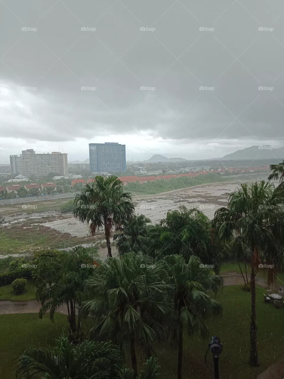 Storm arrive