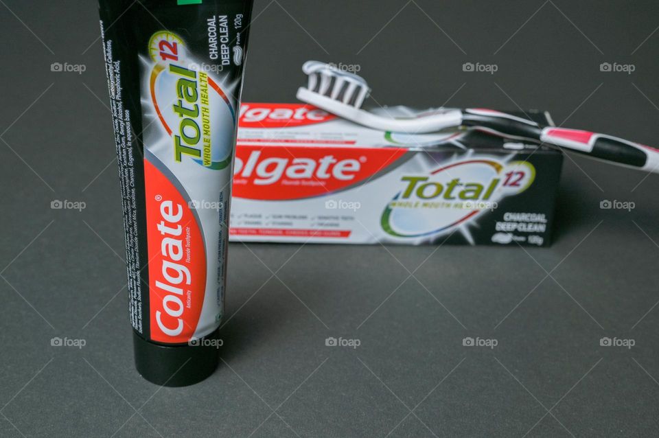 colgate toothpaste with charcoal based
