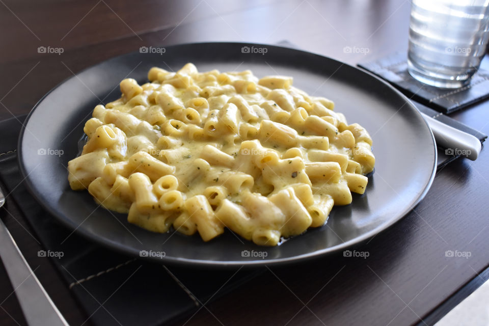 Macaroni cheese with herbs.