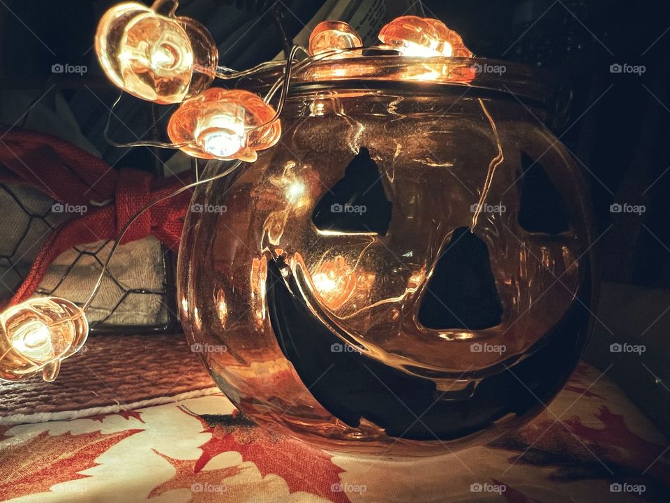 Nothing screens Halloween like lit up jack-o-lanterns 