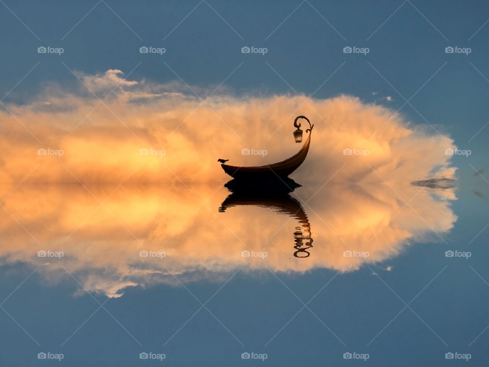 Mirroring boat