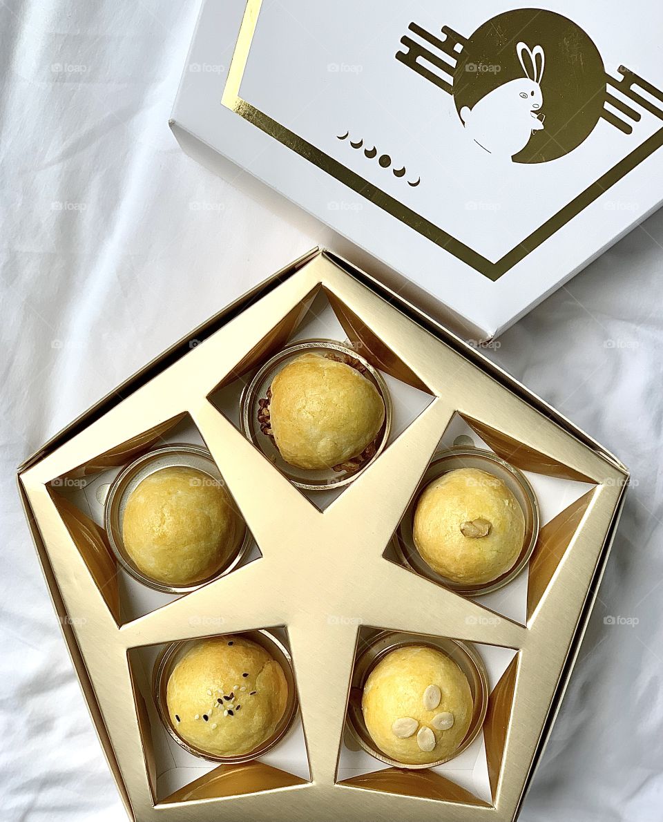 Shanghai styled mooncakes for mid autumn festival 