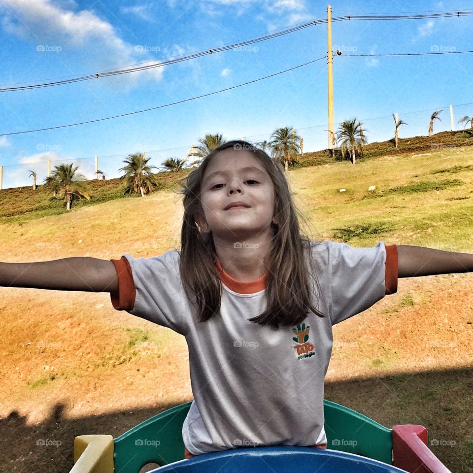 Viver e não ter a vergonha de ser feliz! Que foto maravilhosa de anos atrás da Marininha, minha filha mais velha!