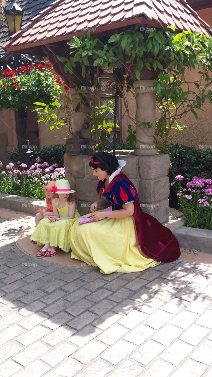 Snow White and the Little Girls