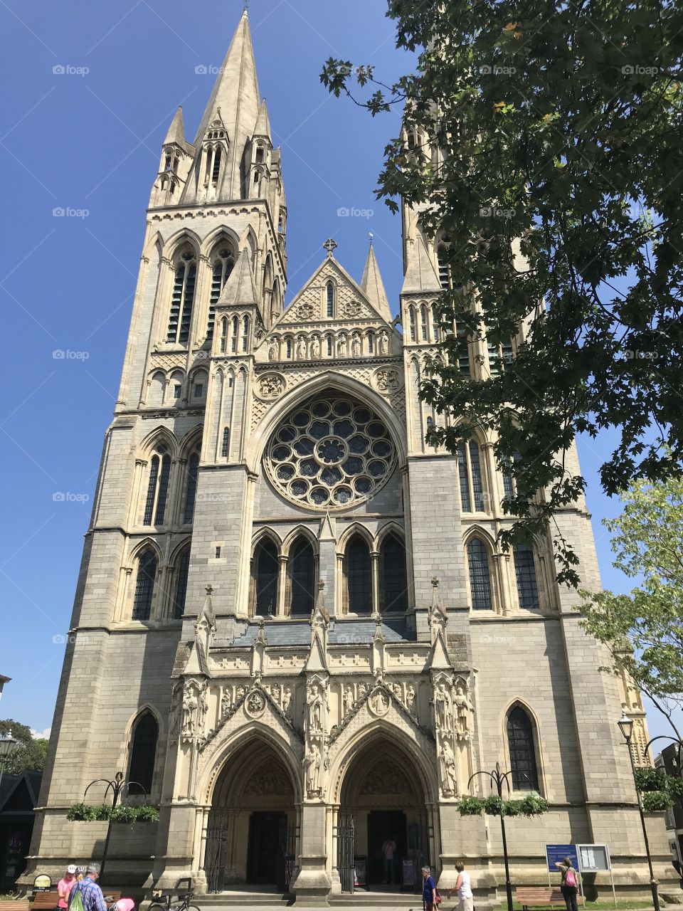 Truro Cathedral arose from the Victorian era, it stand right in the heart of this capital city and is one of the most beautiful buildings l have seen of its genre.