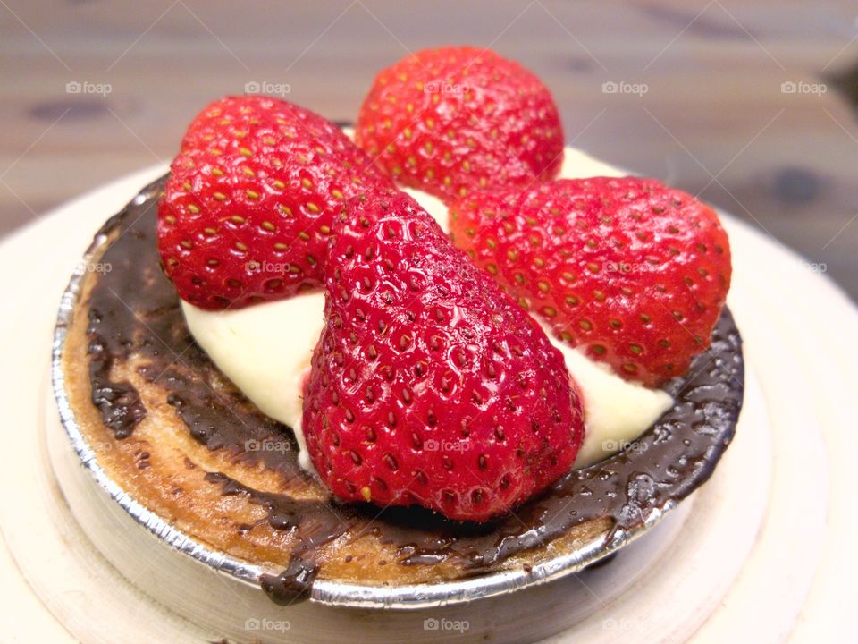 Danish marzipan tartlet with strawberries and cream