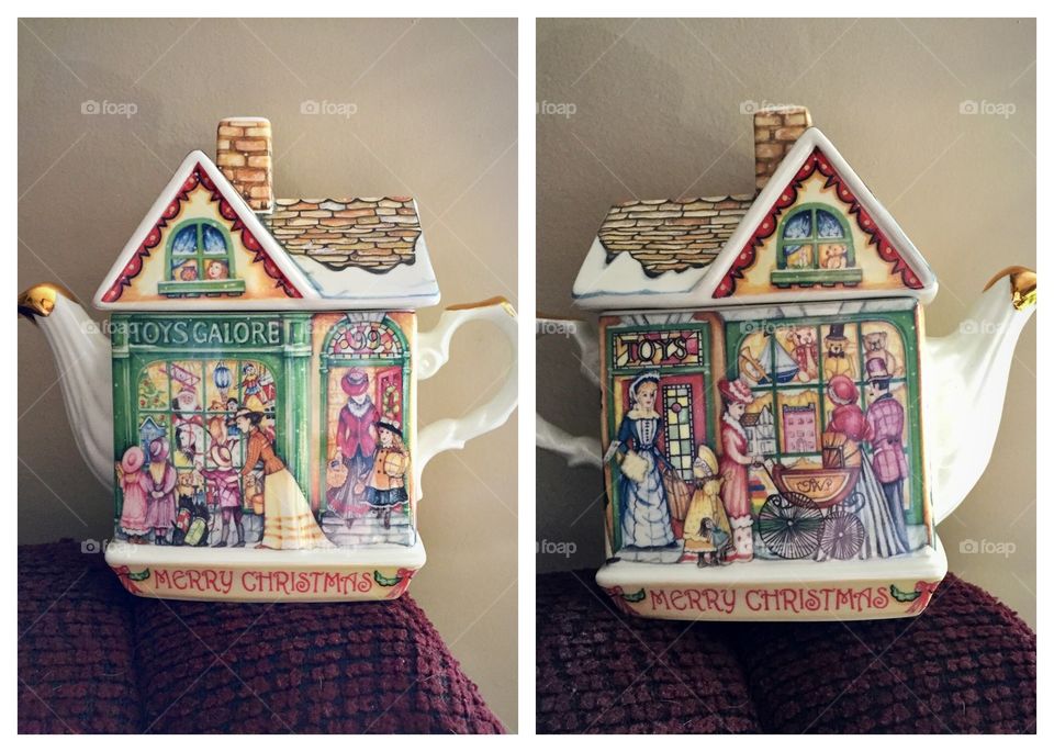 James Sadler "Toys Galore - Merry Christmas" teapot
