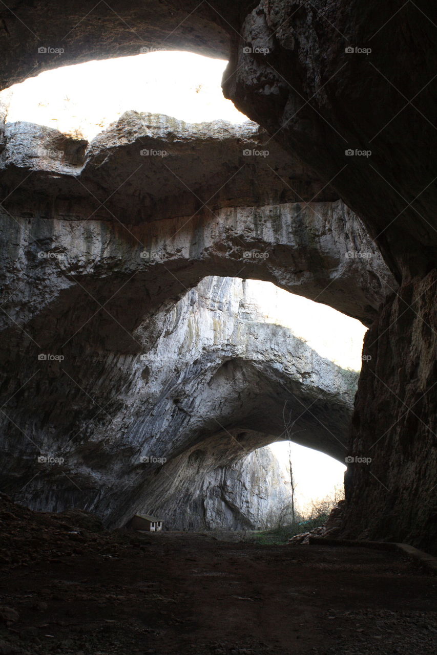 Devetashka cave