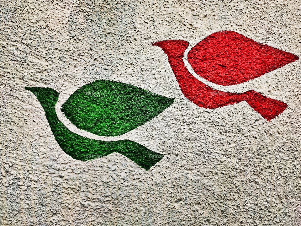 Birds  Wall painting🖌️🖌️🖌️
Couple of Piegions🕊️🕊️
Red 
Green