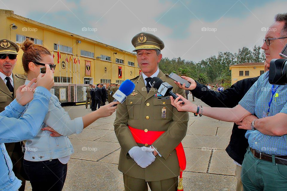 Entrevista al Comandante General de Ceuta, después de la parada militar celebrada en su honor.2019.Garcia Aldave. Segunda tonalidad.
