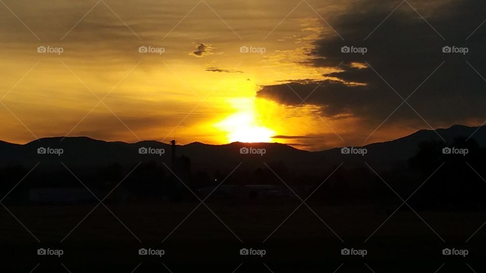 sunrise over mountains. picture of sunrise over mountains